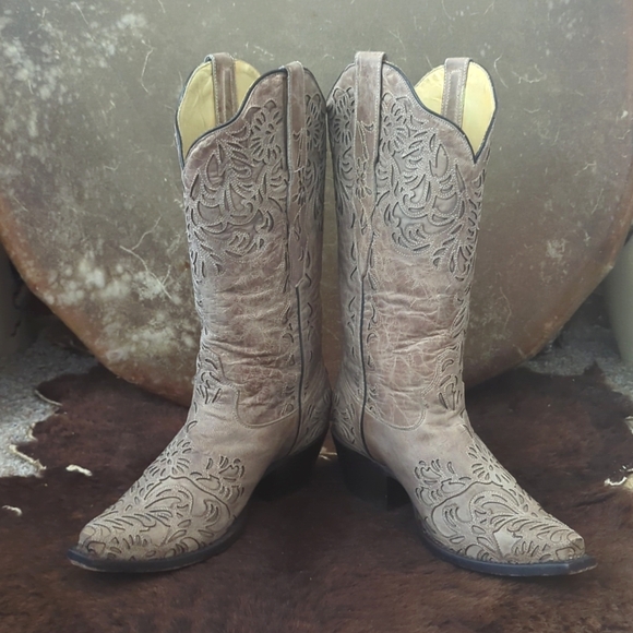 CORRAL G1388 ladies floral cut-out leather snip toe cowgirl boots sz8.5 like new - Picture 7 of 16